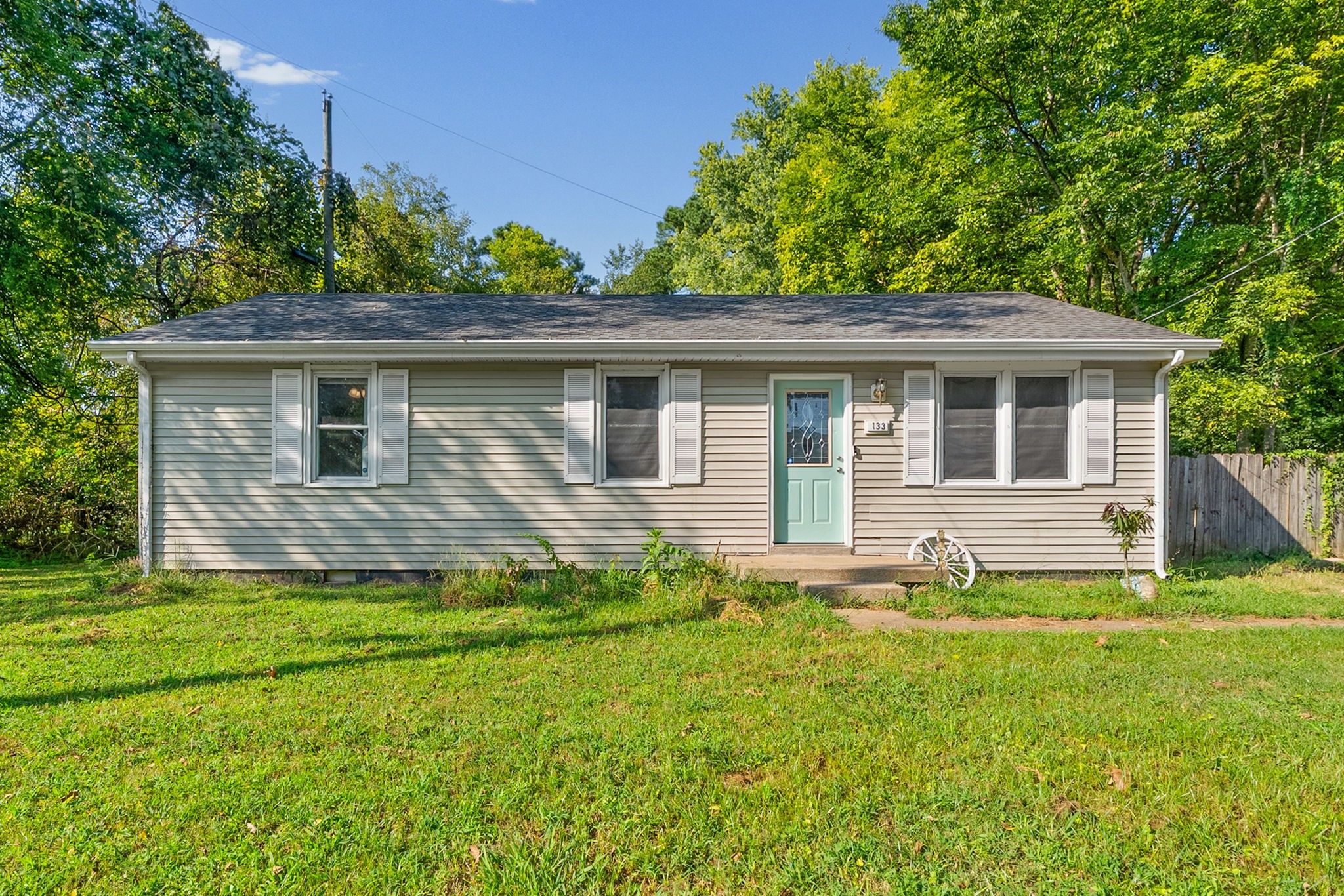 133 West Rossview Road Clarksville, TN 37040 - Photo 3 of 28 Gallery Image 3