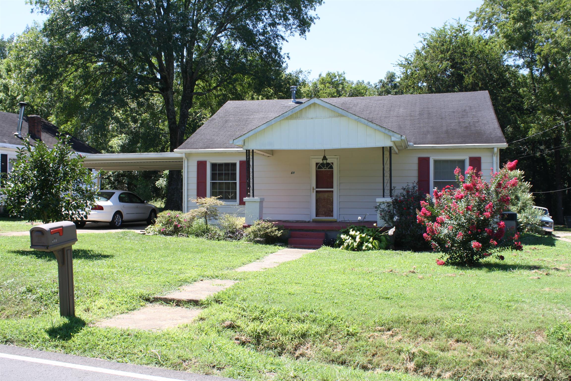 611 Fall River Road Lawrenceburg, TN 38464 - Photo 6 of 18 a front view of house with yard and green space