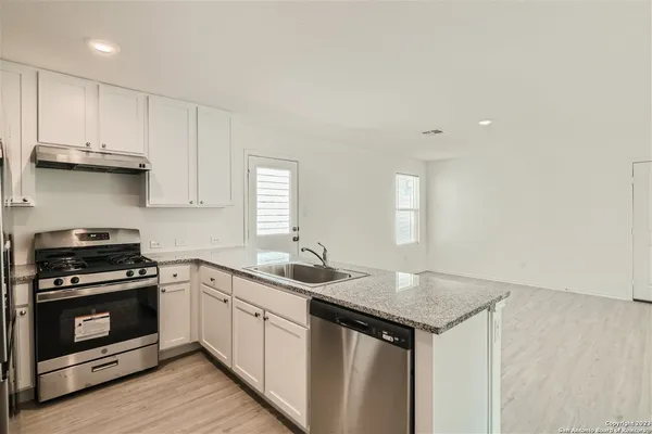 $1,550 | 13922 Wool Park, San Antonio, TX 78252