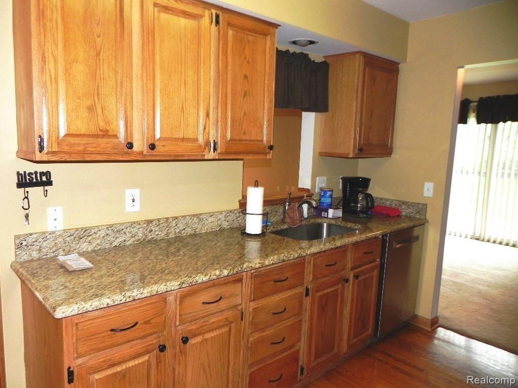3121 Smugglers Ridge Walled Lake, MI 48390 - Photo 18 of 44 16.JPG