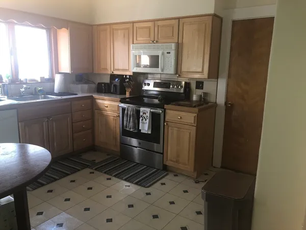 $2,400 | 190 Maplewood Street, Unit 1, Watertown, MA 02472
