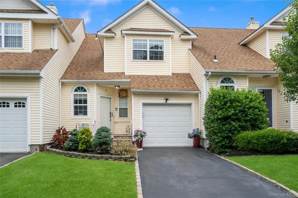$848,000 | 3 Blueberry Court, Melville, NY 11747