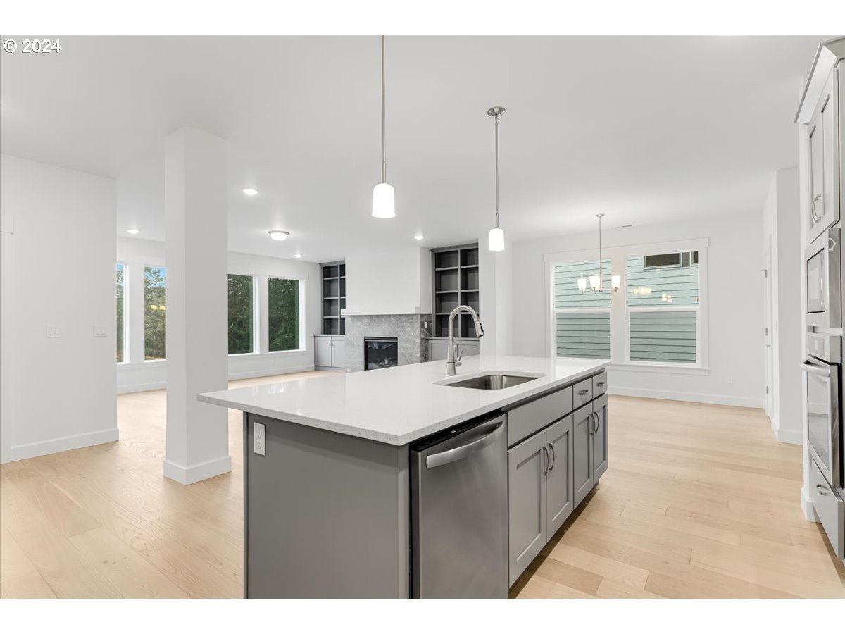 12156 Southwest Strobel Road Beaverton, OR 97007 - Photo 11 of 35 Gallery Image 11
