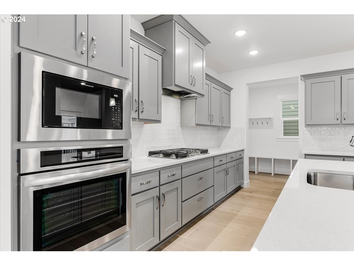 12156 Southwest Strobel Road Beaverton, OR 97007 - Photo 13 of 35 Gallery Image 13