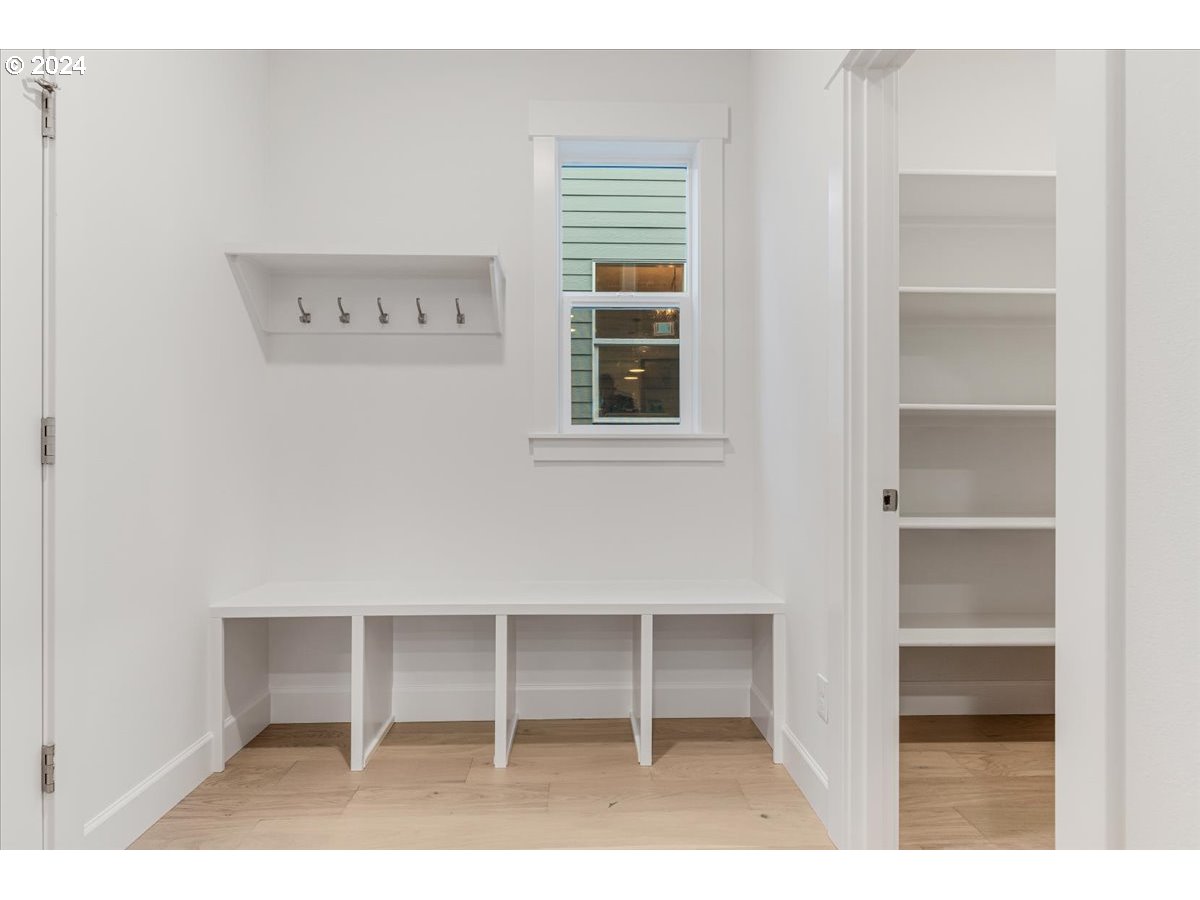 12156 Southwest Strobel Road Beaverton, OR 97007 - Photo 15 of 35 Gallery Image 15