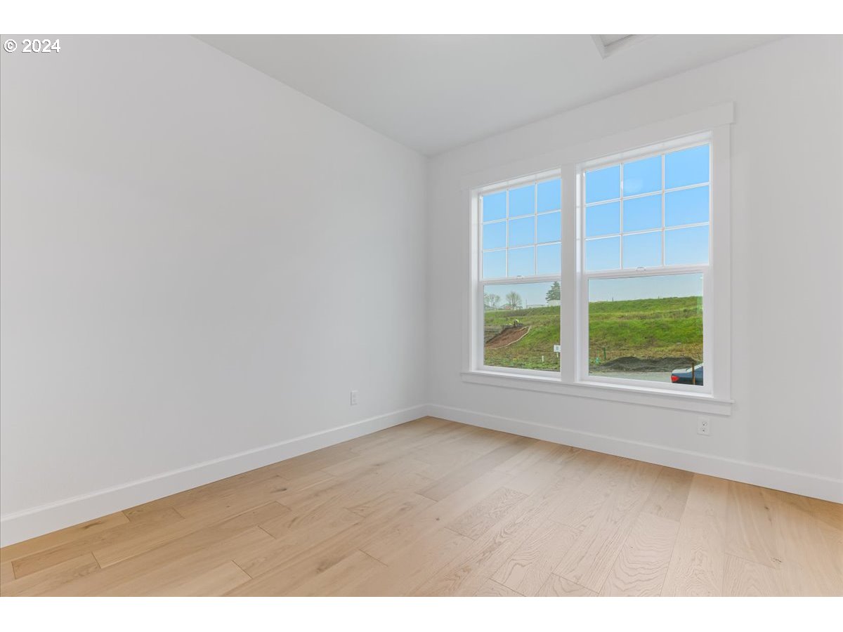 12156 Southwest Strobel Road Beaverton, OR 97007 - Photo 6 of 35 Gallery Image 6