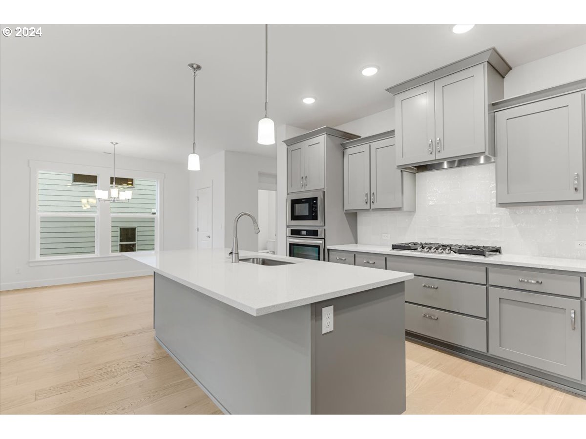 12156 Southwest Strobel Road Beaverton, OR 97007 - Photo 10 of 35 Gallery Image 10