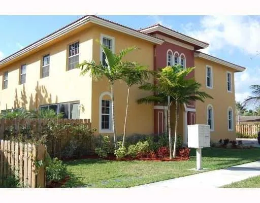 $3,550 | 2212 Van Buren Street, Hollywood, FL 33020