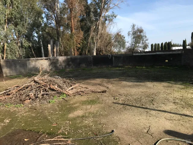 a view of outdoor space with entertaining space