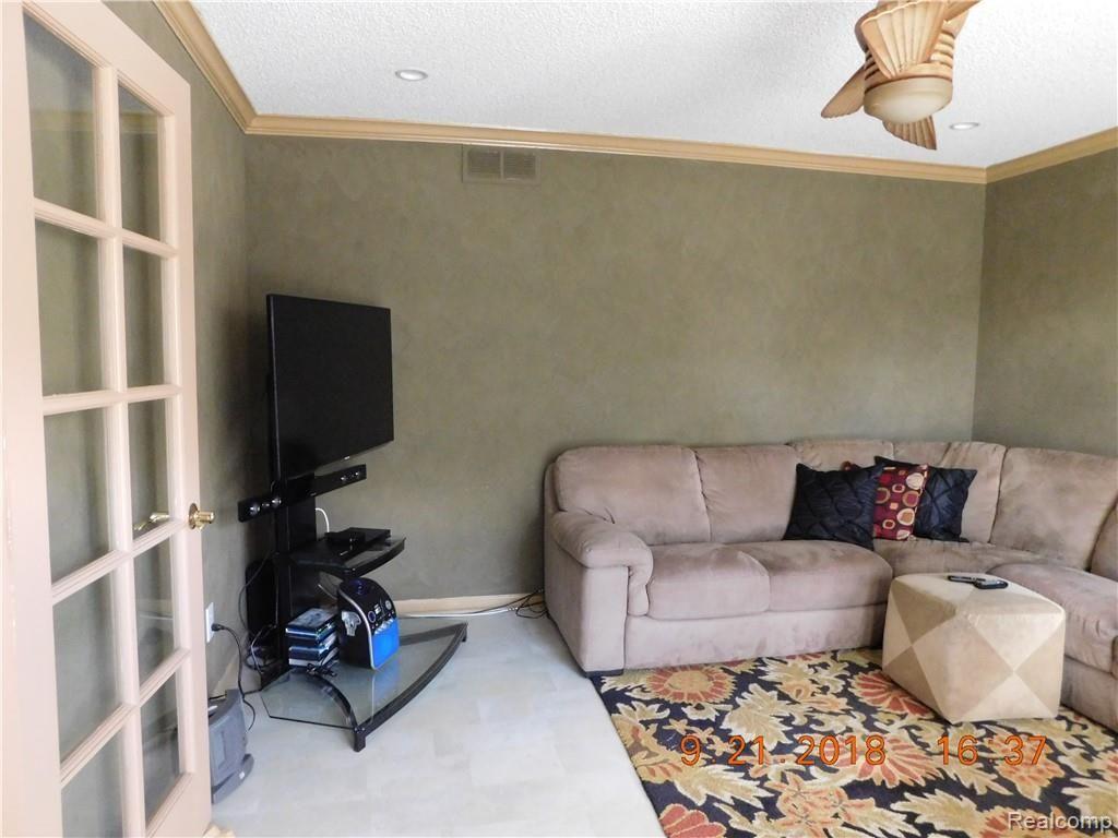 37335 Chesapeake Road Farmington Hills, MI 48335 - Photo 20 of 48