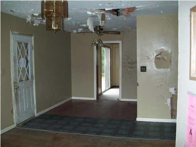 6413 Hampton Road Pensacola, FL 32505 - Photo 2 of 9