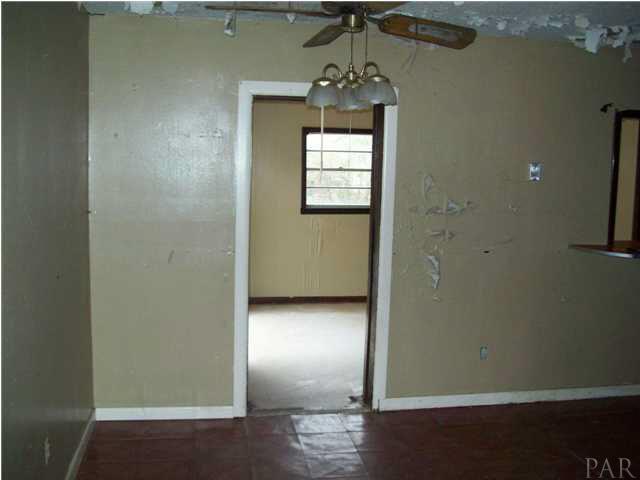 6413 Hampton Road Pensacola, FL 32505 - Photo 3 of 9