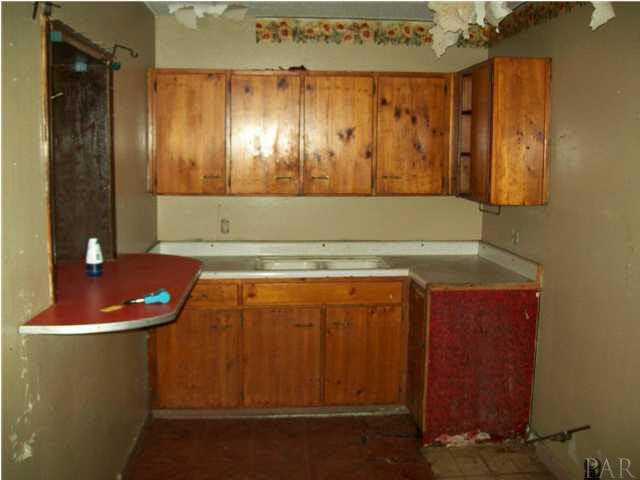 6413 Hampton Road Pensacola, FL 32505 - Photo 4 of 9