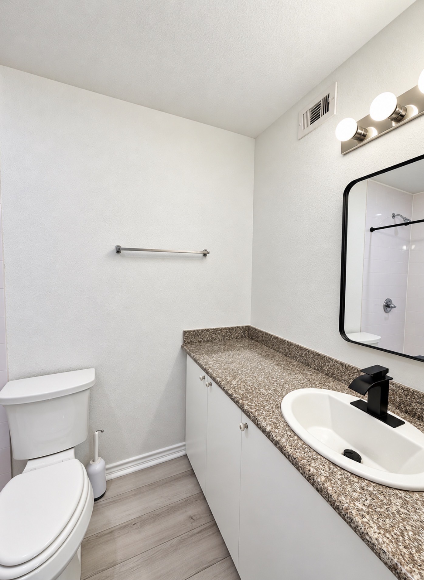 9616 Long Point Road, Unit 63 Houston, TX 77055 - Photo 9 of 18 Primary en-suite bathroom with granite countertops