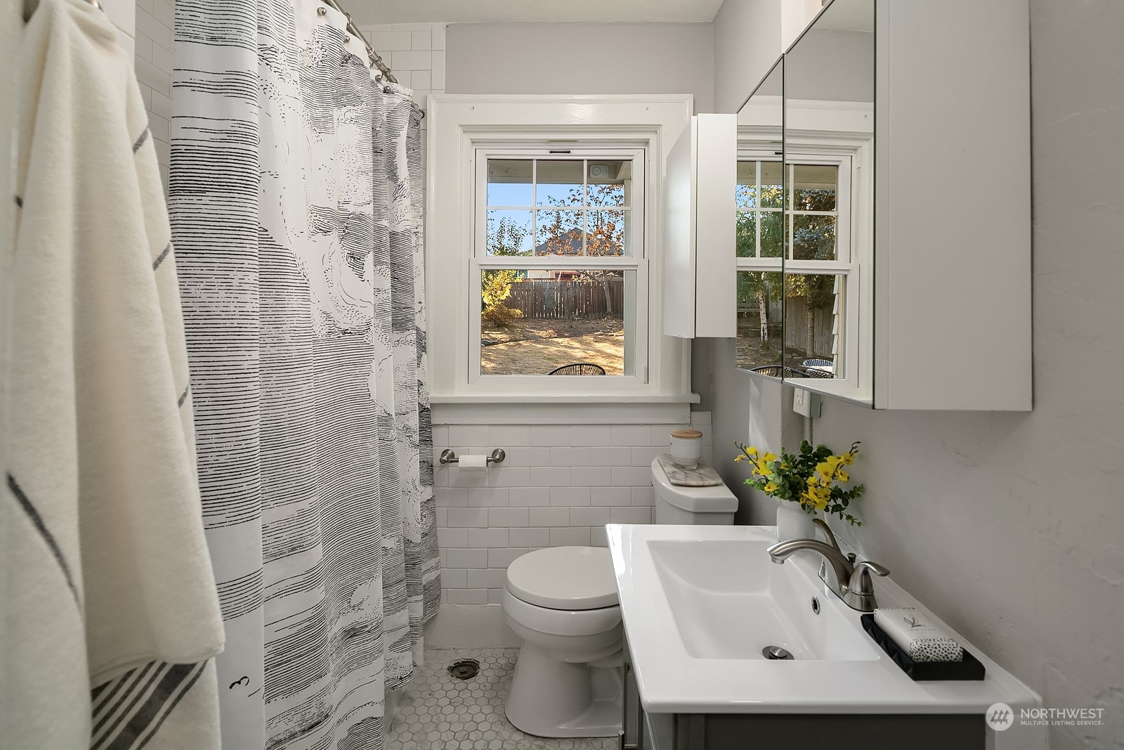 401 20th Avenue Seattle, WA 98122 - Photo 12 of 28 a bathroom with a sink toilet and shower