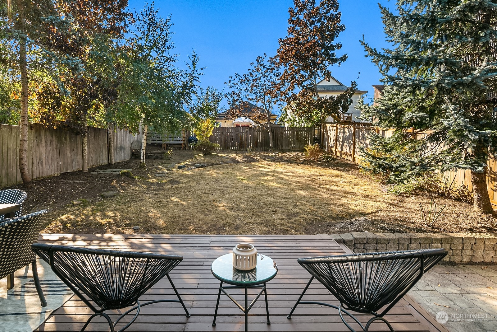 401 20th Avenue Seattle, WA 98122 - Photo 15 of 28 a patio with table and chairs