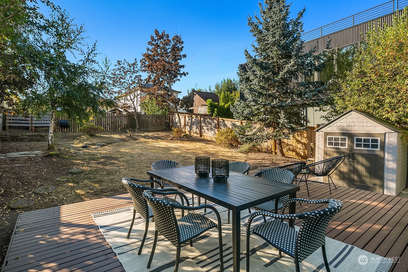 401 20th Avenue Seattle, WA 98122 - Photo 16 of 28 a view of a chairs and table in the patio