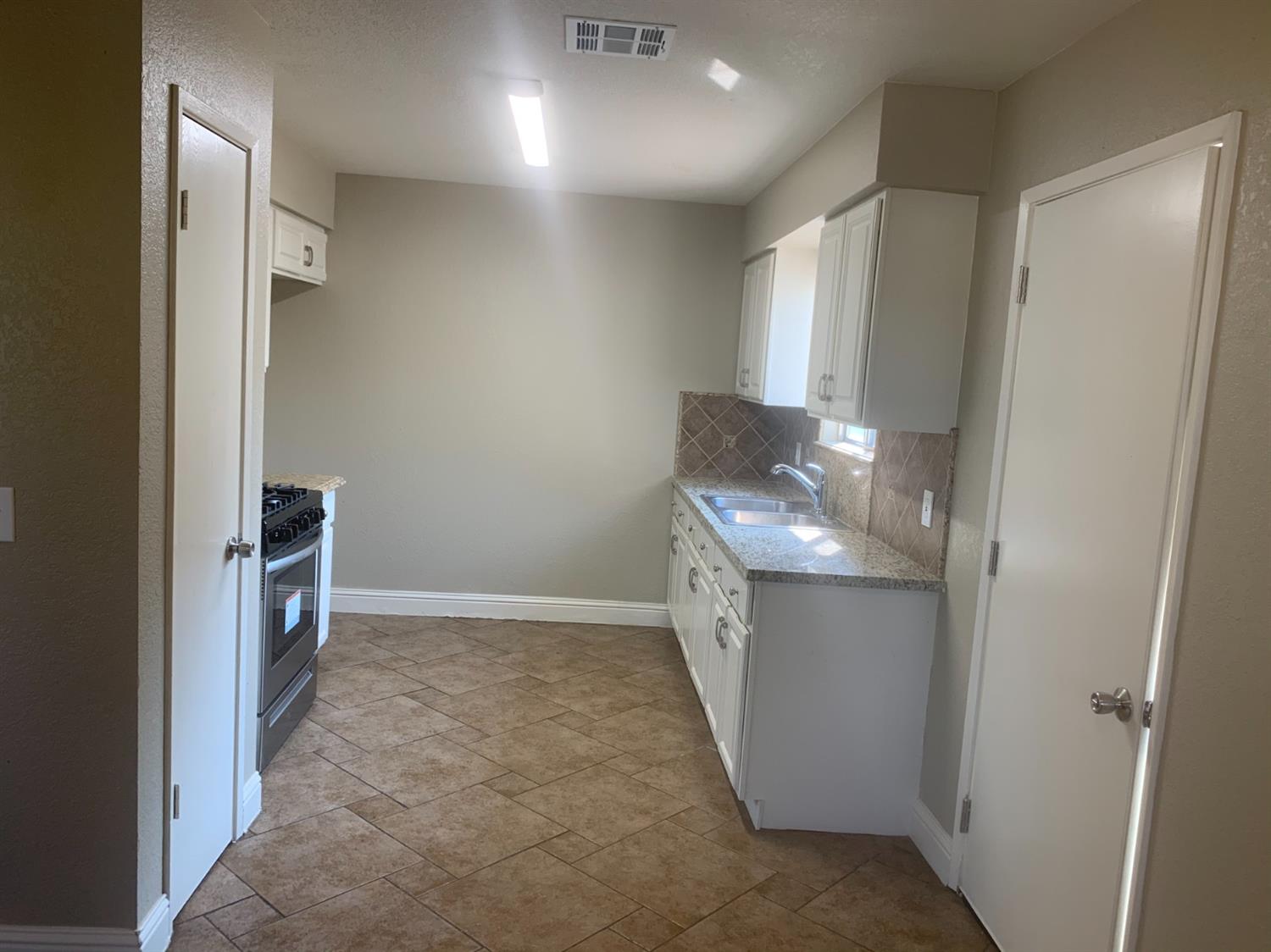 1585 East Washington Avenue Reedley, CA 93654 - Photo 5 of 16 Gallery Image 5