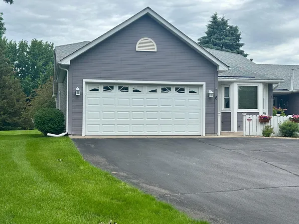 $325,000 | 6 Oak Ridge Trail, Circle Pines, MN 55014