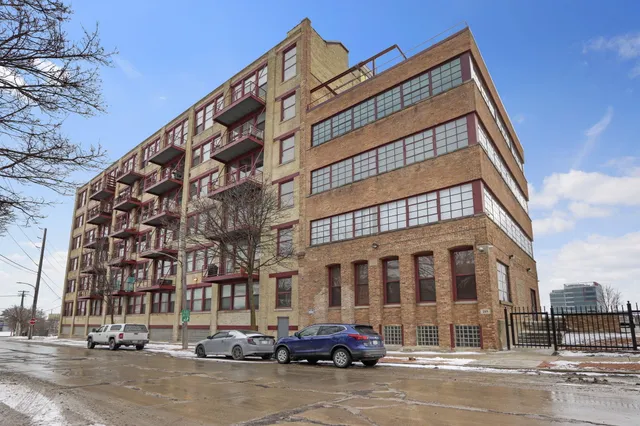 $215,000 | 215 West Maple Street, Unit 307, Milwaukee, WI 53204