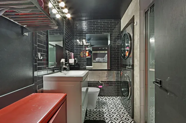 $215,000 | 215 West Maple Street, Unit 307, Milwaukee, WI 53204