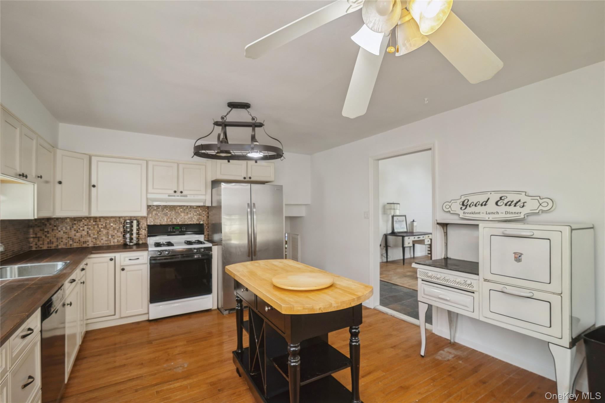 12 Larry Road Selden, NY 11784 - Photo 21 of 47 Gallery Image 21