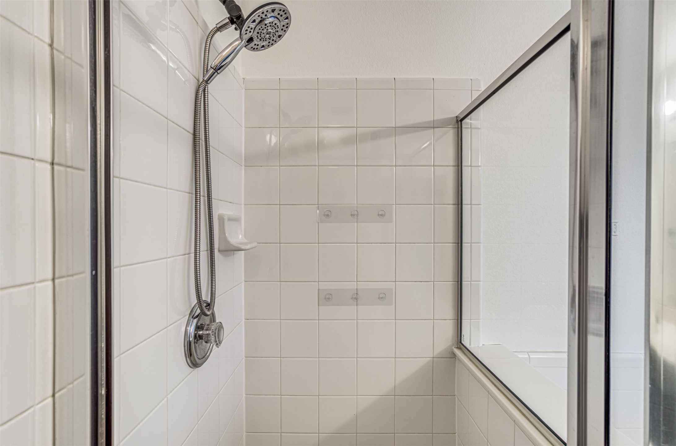 102 Chandler View Trail Round Rock, TX 78665 - Photo 18 of 26 a bathroom with a shower