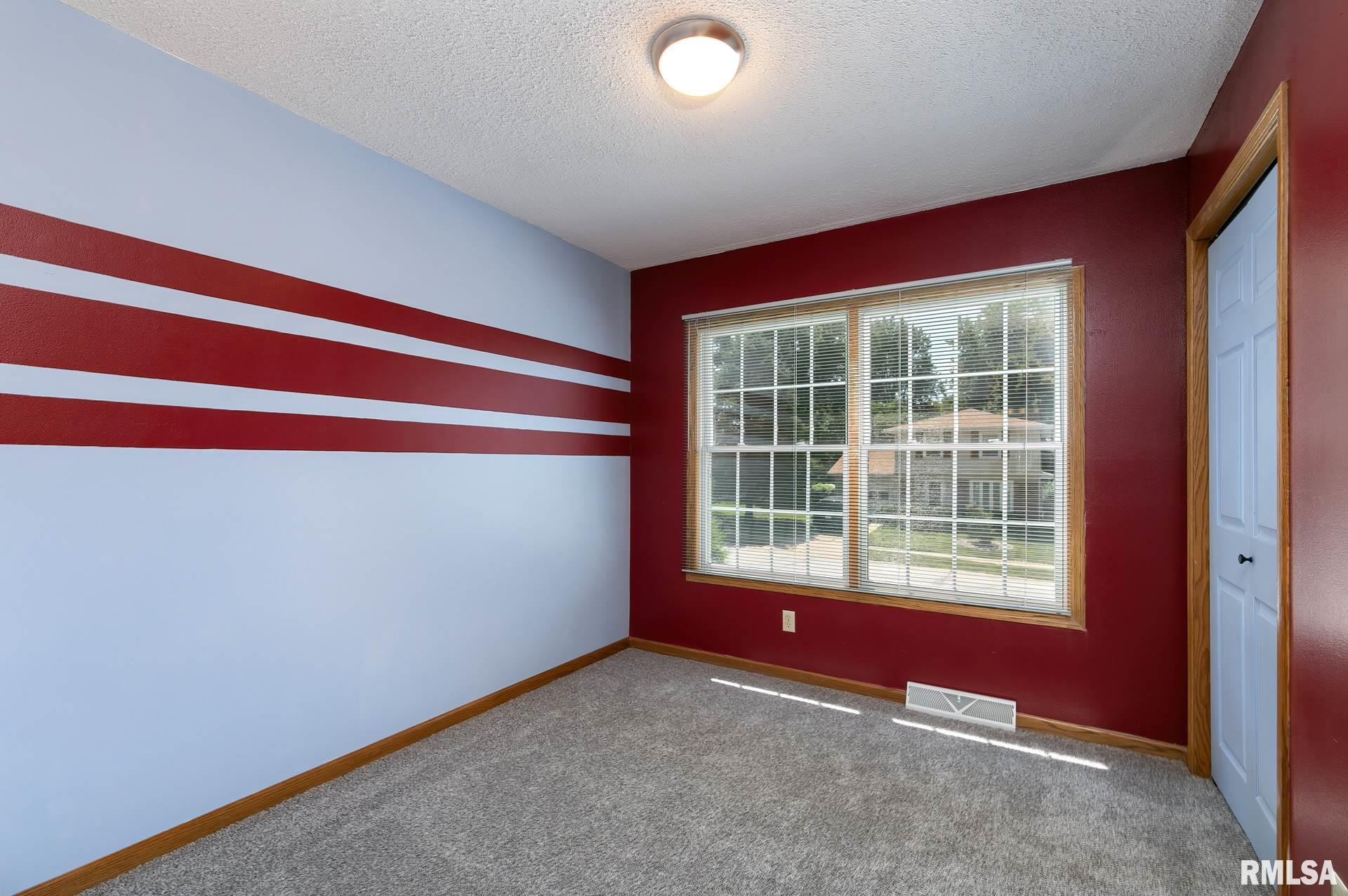 2216 Maplecrest Road Bettendorf, IA 52722 - Photo 11 of 24 Gallery Image 11
