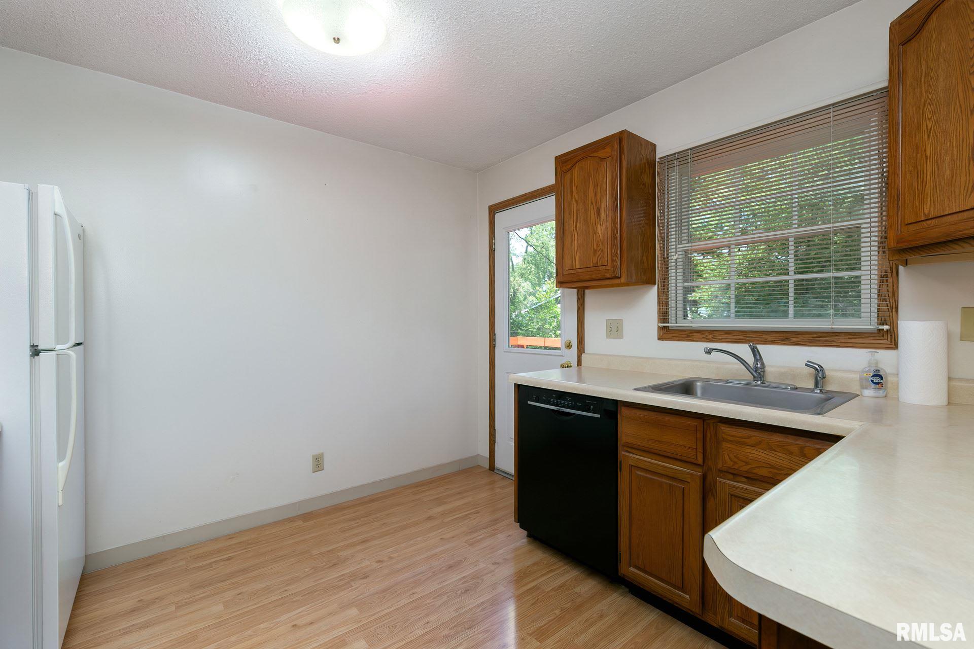 2216 Maplecrest Road Bettendorf, IA 52722 - Photo 8 of 24 Gallery Image 8