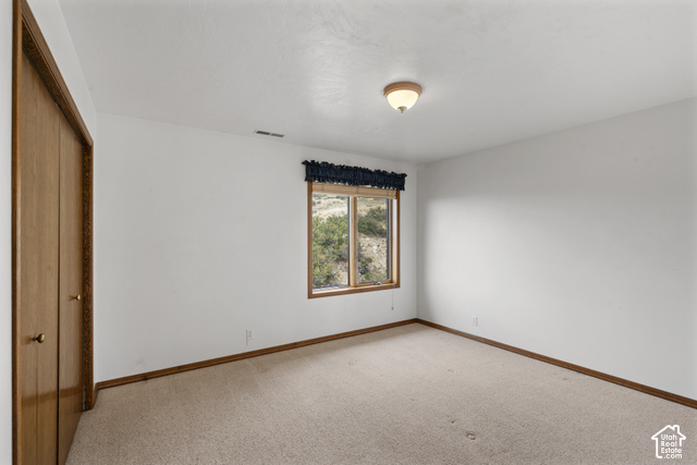 1373 Pheasant Ridge Circle Bountiful, UT 84010 - Photo 31 of 50 Neutral-toned carpeting with wood-finish trim