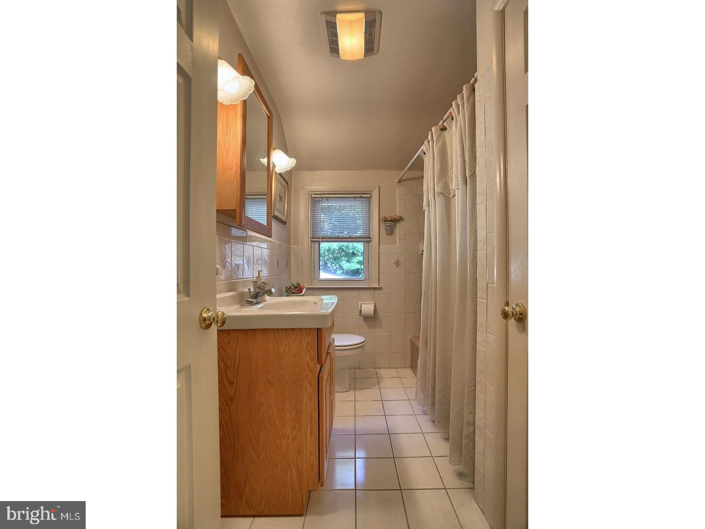 216 Grande Valley Road Reading, PA 19606 - Photo 8 of 24 Bathroom