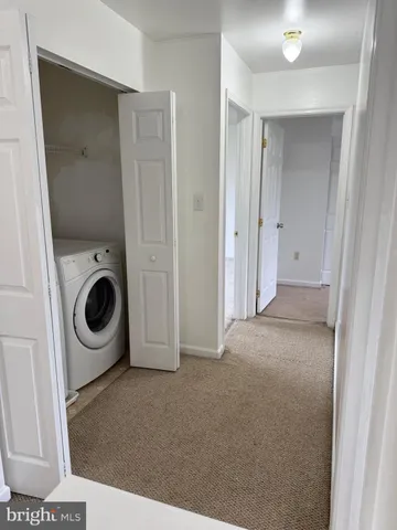 a view of entryway with window