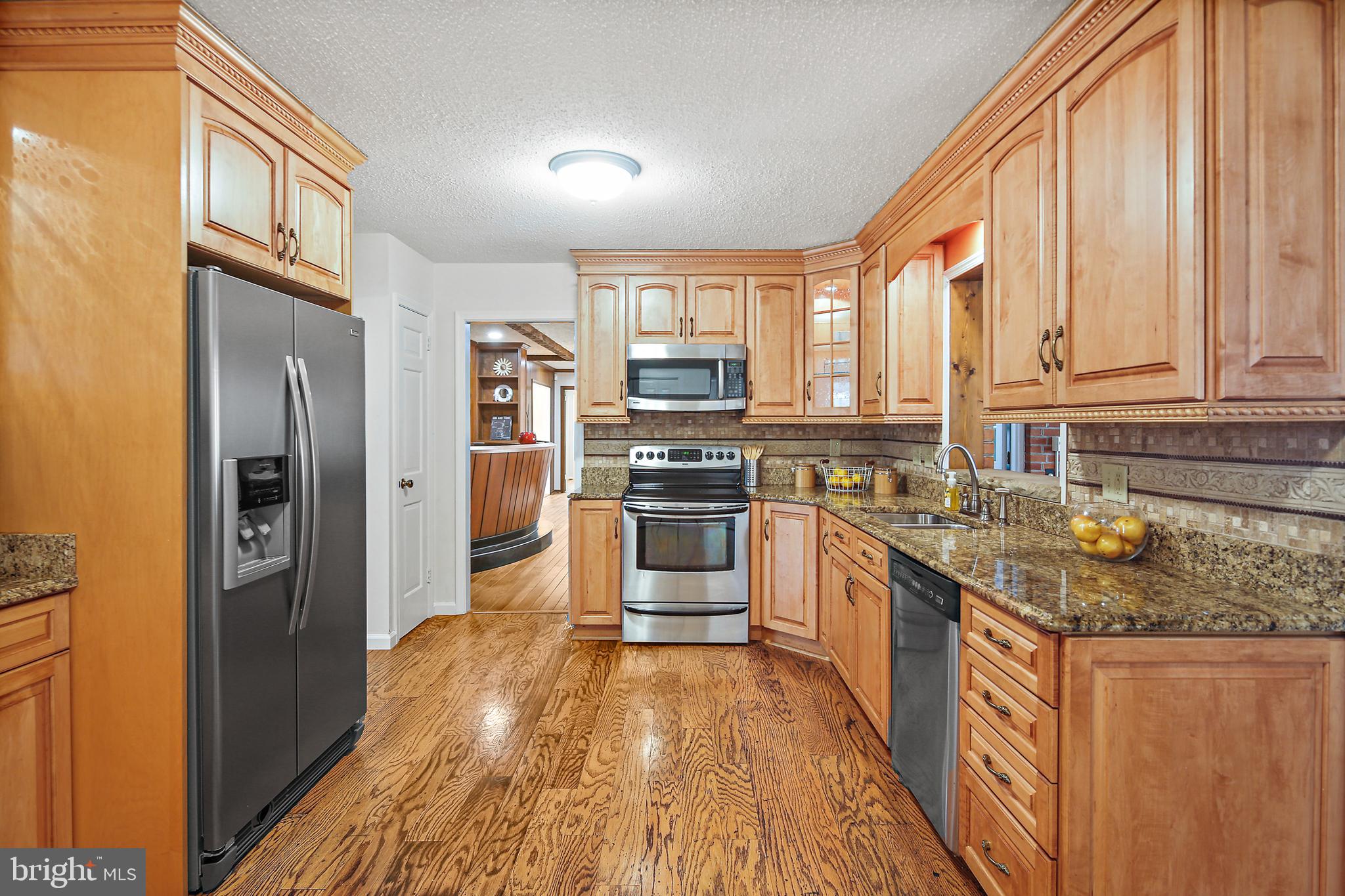 13414 Bladon Road Phoenix, MD 21131 - Photo 9 of 41 Updated Stainless Steel Appliances And Granite