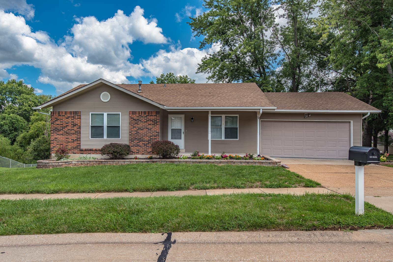 243 Straightoak Court Ballwin, MO 63021 - Photo 1 of 37 Gallery Image 1