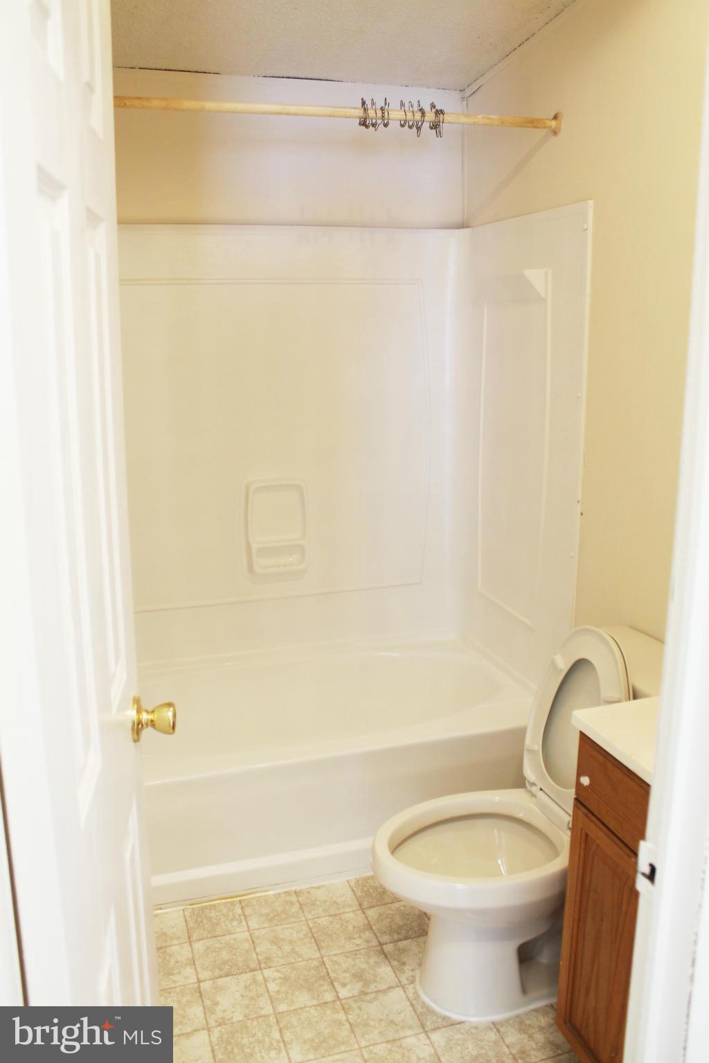 5703 Hines Road Frederick, MD 21704 - Photo 15 of 27 Full Hall Bath