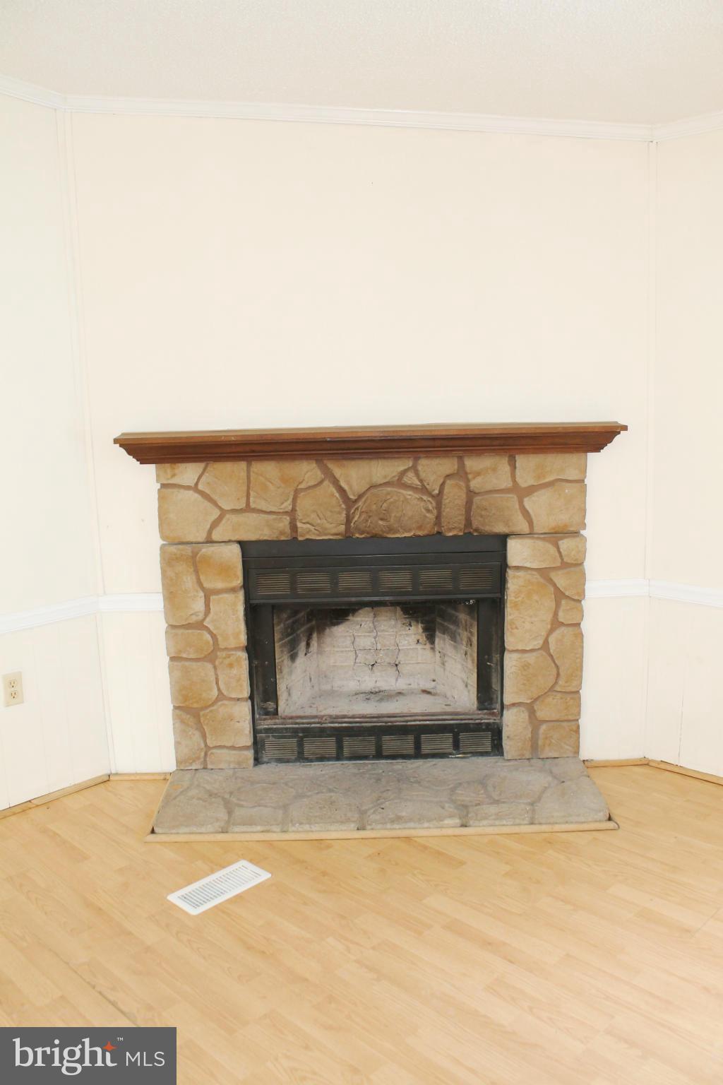 5703 Hines Road Frederick, MD 21704 - Photo 7 of 27 Living Room