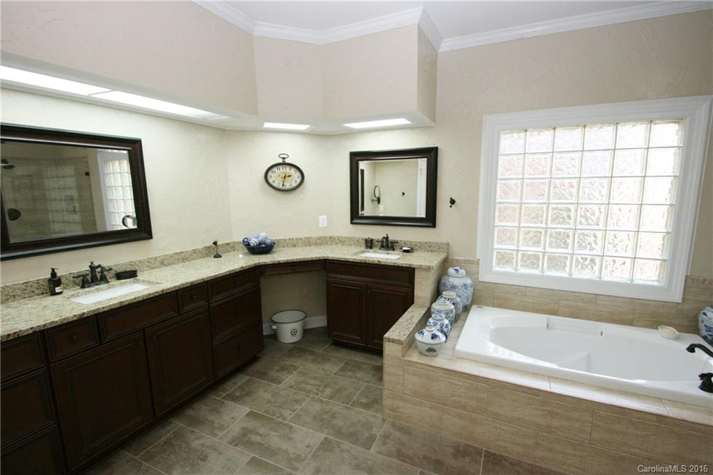 592 Cranborne Chase, Unit 16 Fort Mill, SC 29708 - Photo 14 of 24 Gallery Image 14