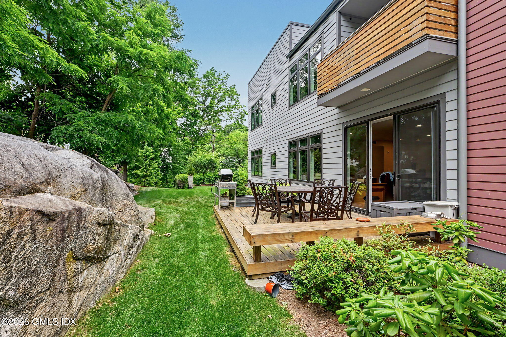 32-web-or-mls-56-old-field-point-rd