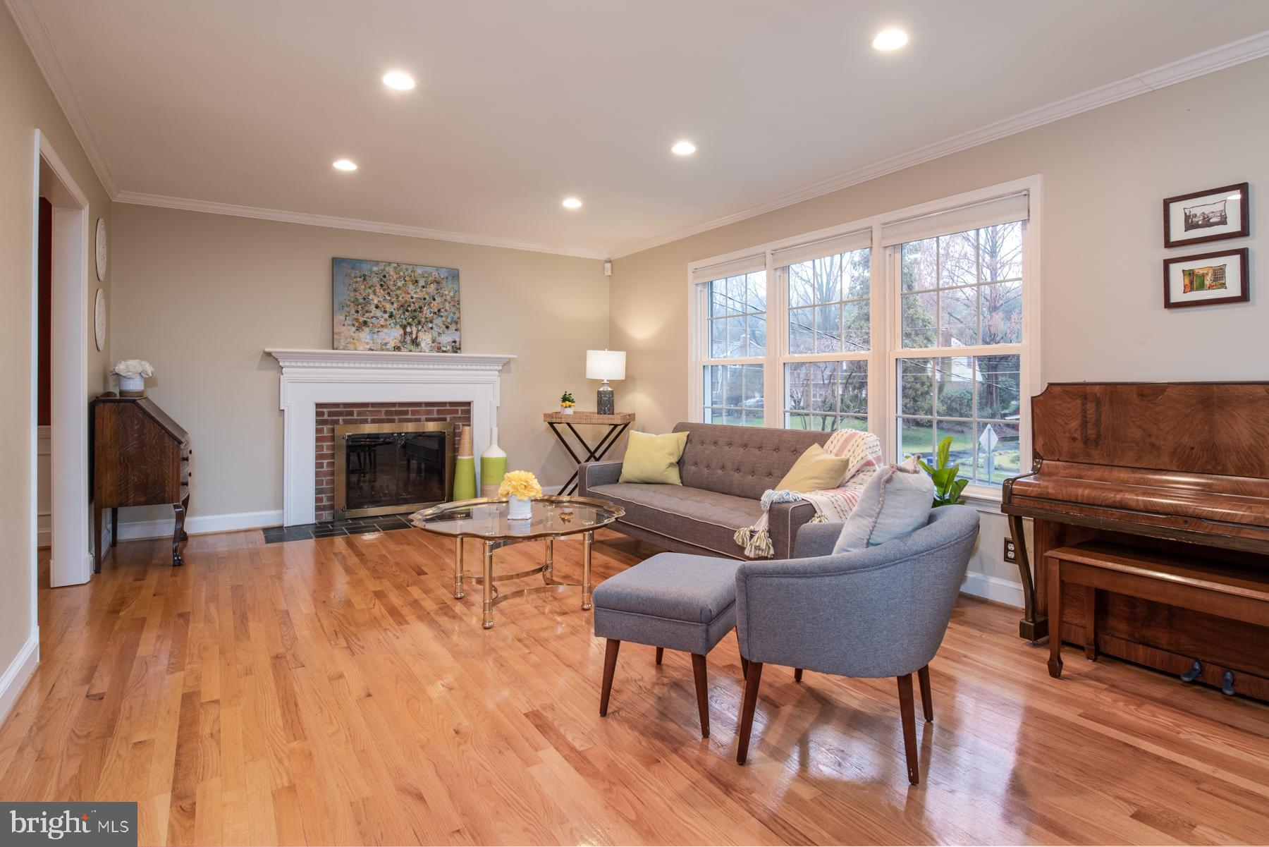 7119 Devonshire Road Alexandria, VA 22307 - Photo 6 of 37 Living room with Wood-burning Fireplace