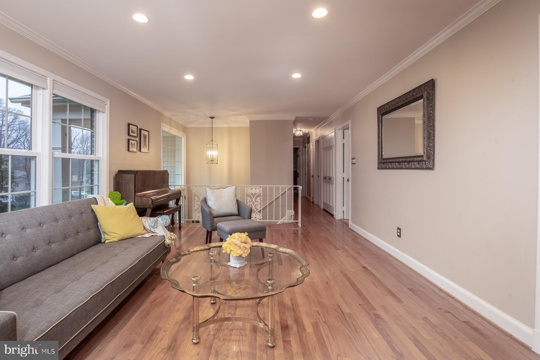 7119 Devonshire Road Alexandria, VA 22307 - Photo 8 of 37 Living Room
