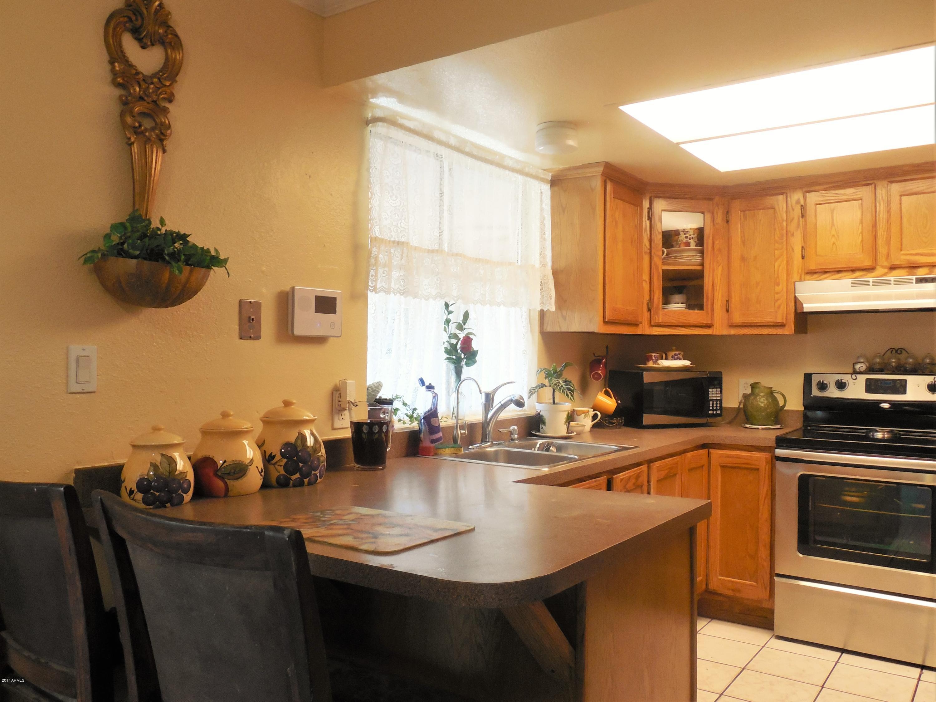 7821 West Cheery Lynn Road Phoenix, AZ 85033 - Photo 7 of 15 6