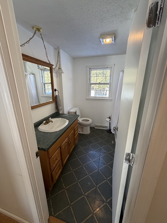 88 Country Road Agawam, MA 01001 - Photo 16 of 21