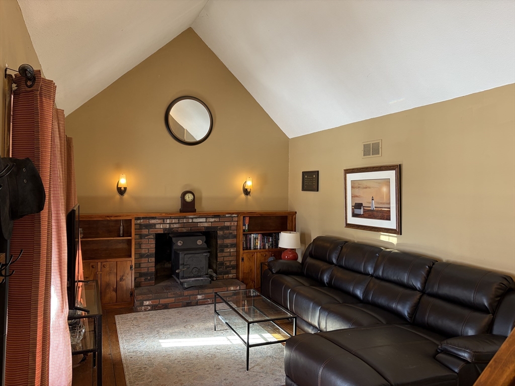 88 Country Road Agawam, MA 01001 - Photo 3 of 21