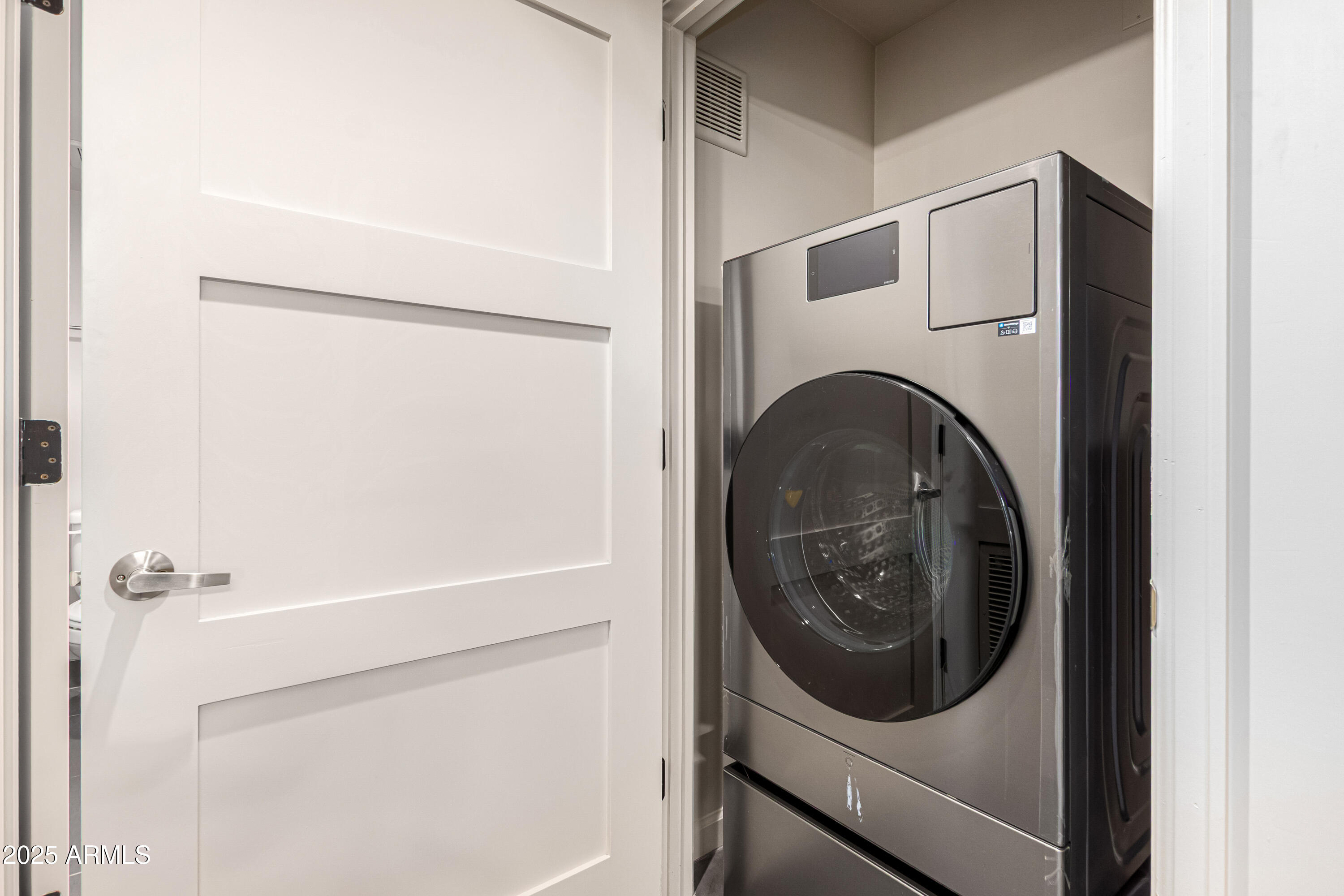 535 West Thomas Road, Unit 405 Phoenix, AZ 85013 - Photo 17 of 28 Washer/Dryer combo