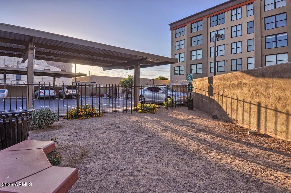 535 West Thomas Road, Unit 405 Phoenix, AZ 85013 - Photo 27 of 28 Community Dog Area