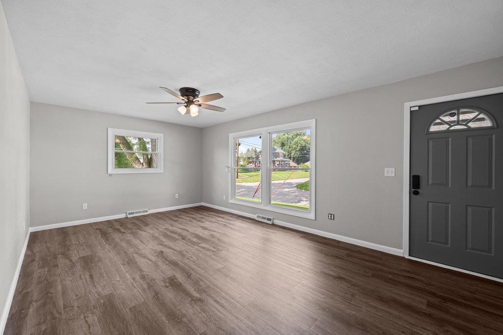 501 38th Street Moline, IL 61265 - Photo 8 of 32