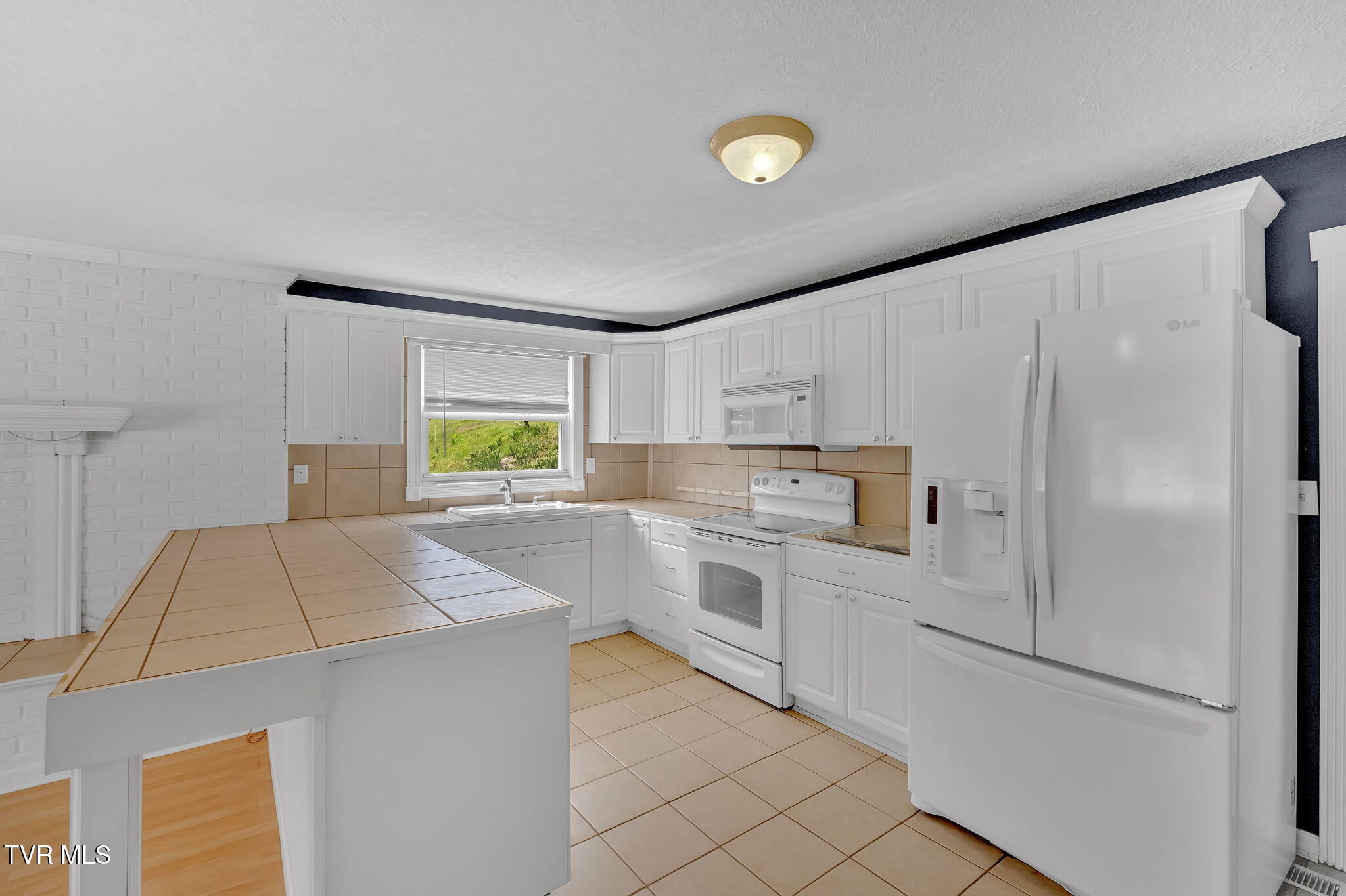3108 Long Hollow Road Kingsport, TN 37660 - Photo 11 of 32 11-web-or-mls-JH 20250408-034
