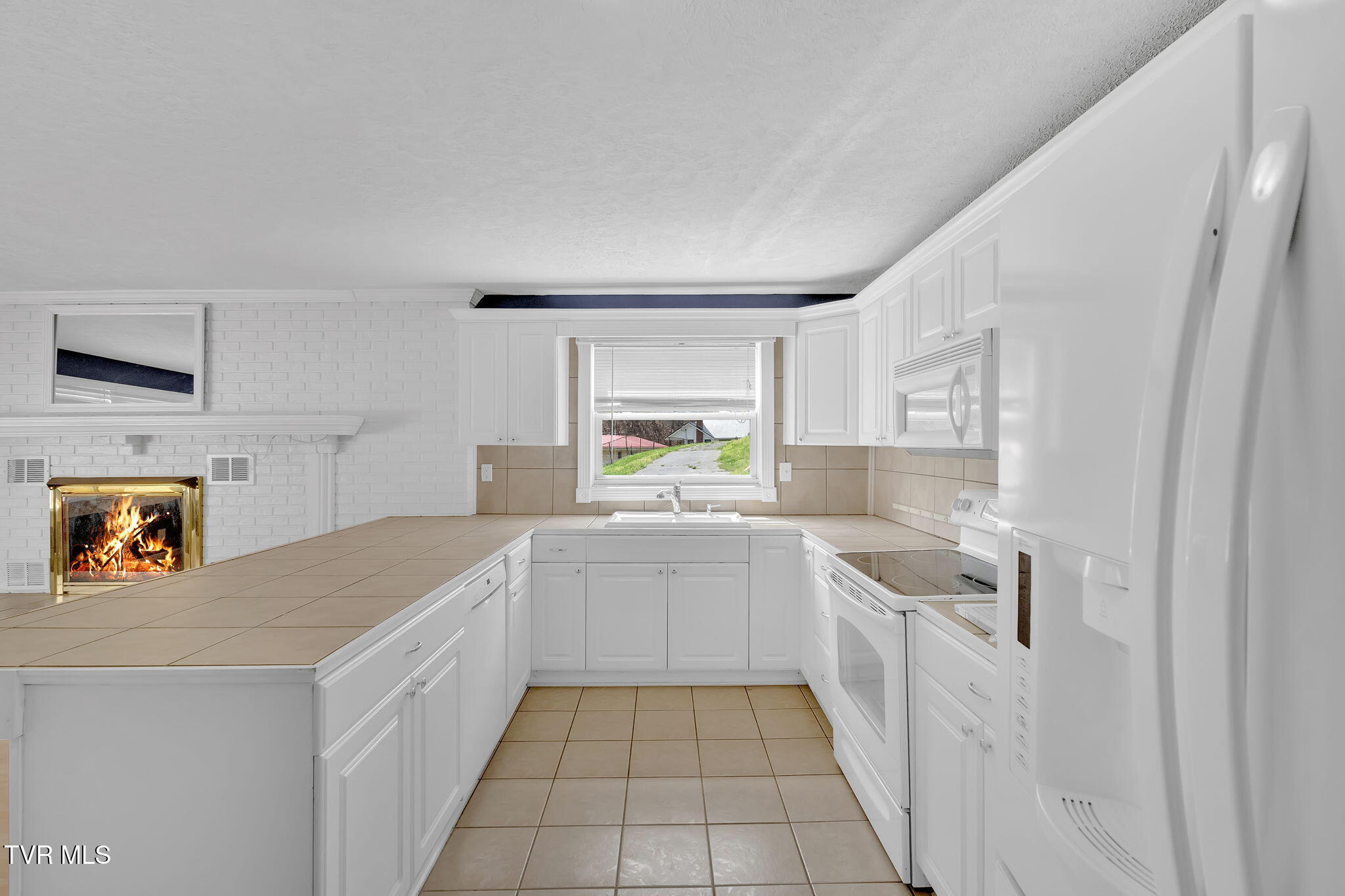 3108 Long Hollow Road Kingsport, TN 37660 - Photo 12 of 32 12-web-or-mls-JH 20250408-037