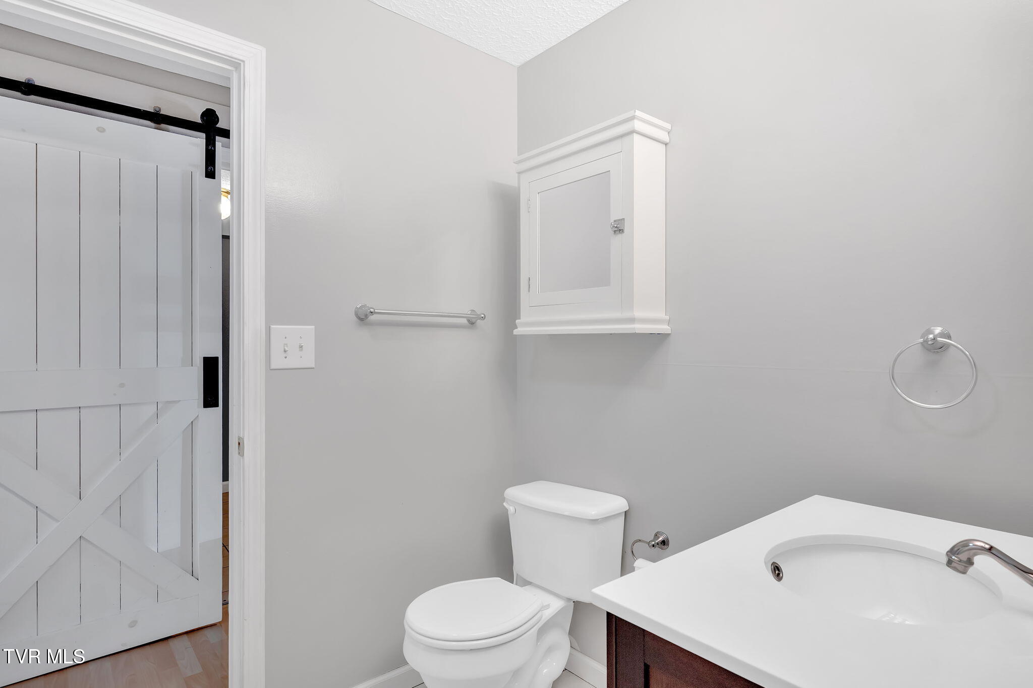 3108 Long Hollow Road Kingsport, TN 37660 - Photo 20 of 32 20-web-or-mls-JH 20250408-064