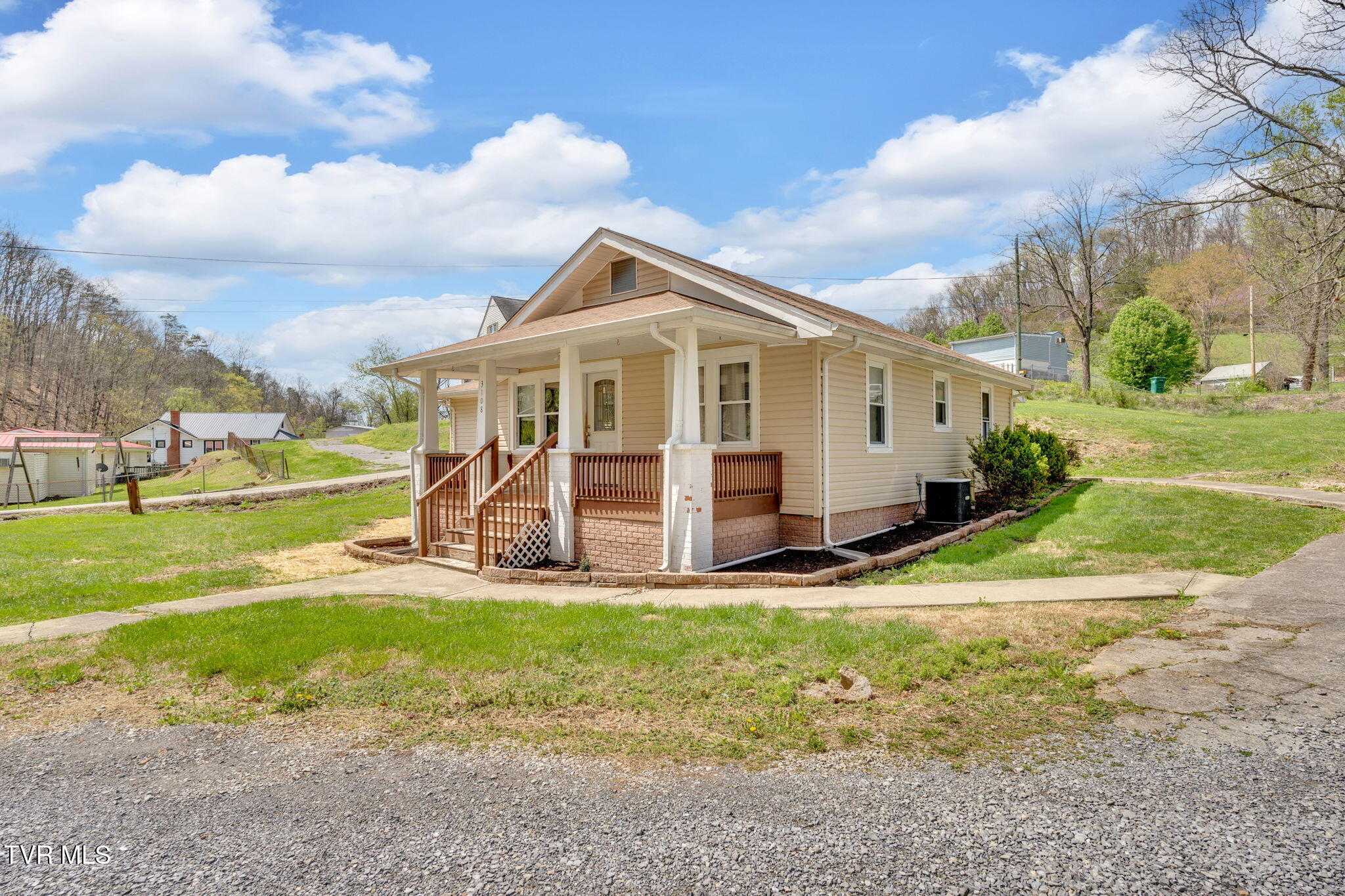 3108 Long Hollow Road Kingsport, TN 37660 - Photo 2 of 32 2-web-or-mls-JH 20250408-001